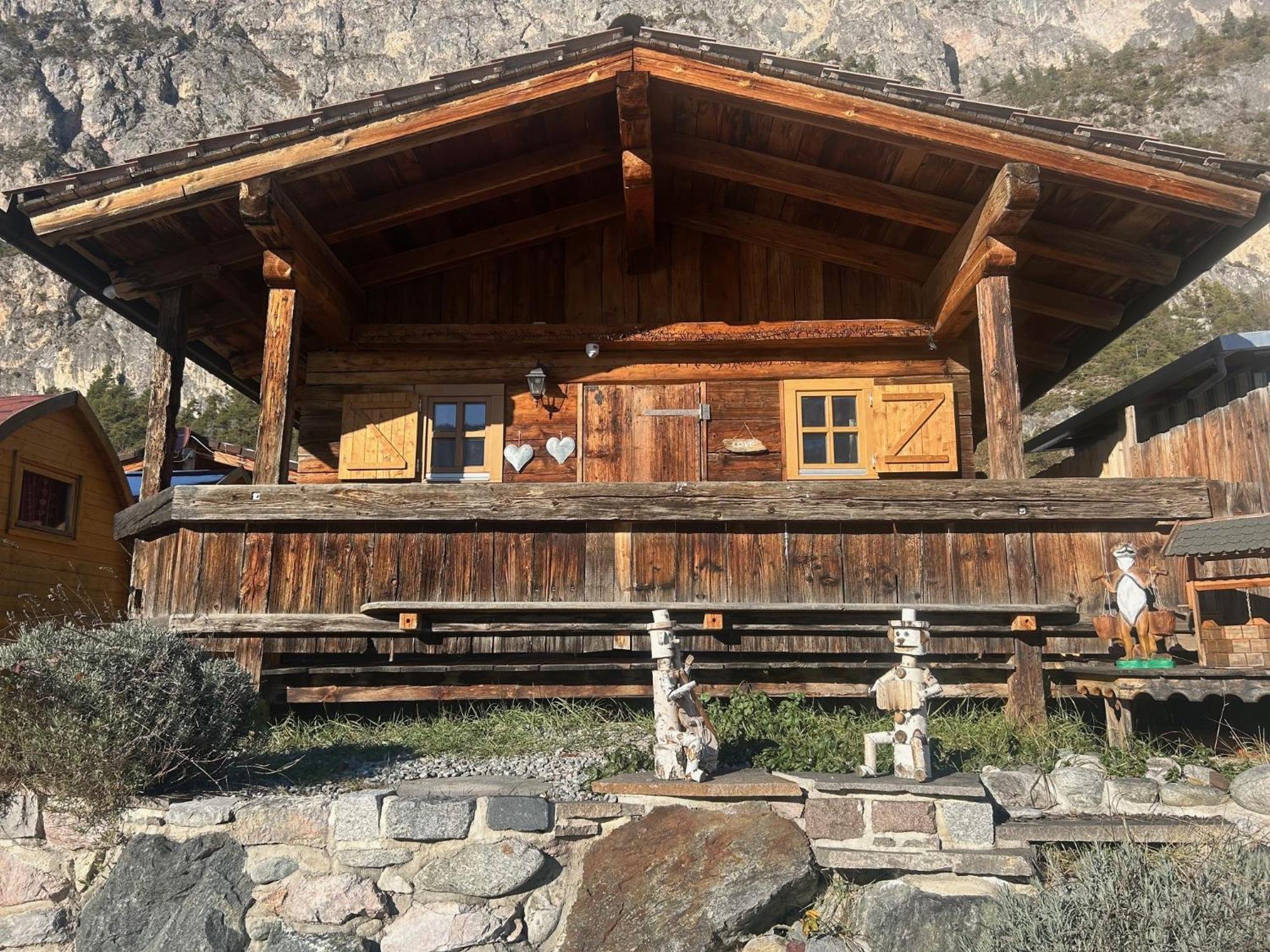 Inn-Side Adventure Cabins Haiming Exterior photo