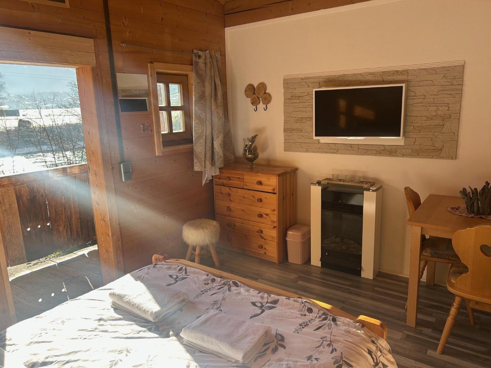 Inn-Side Adventure Cabins Haiming Exterior photo
