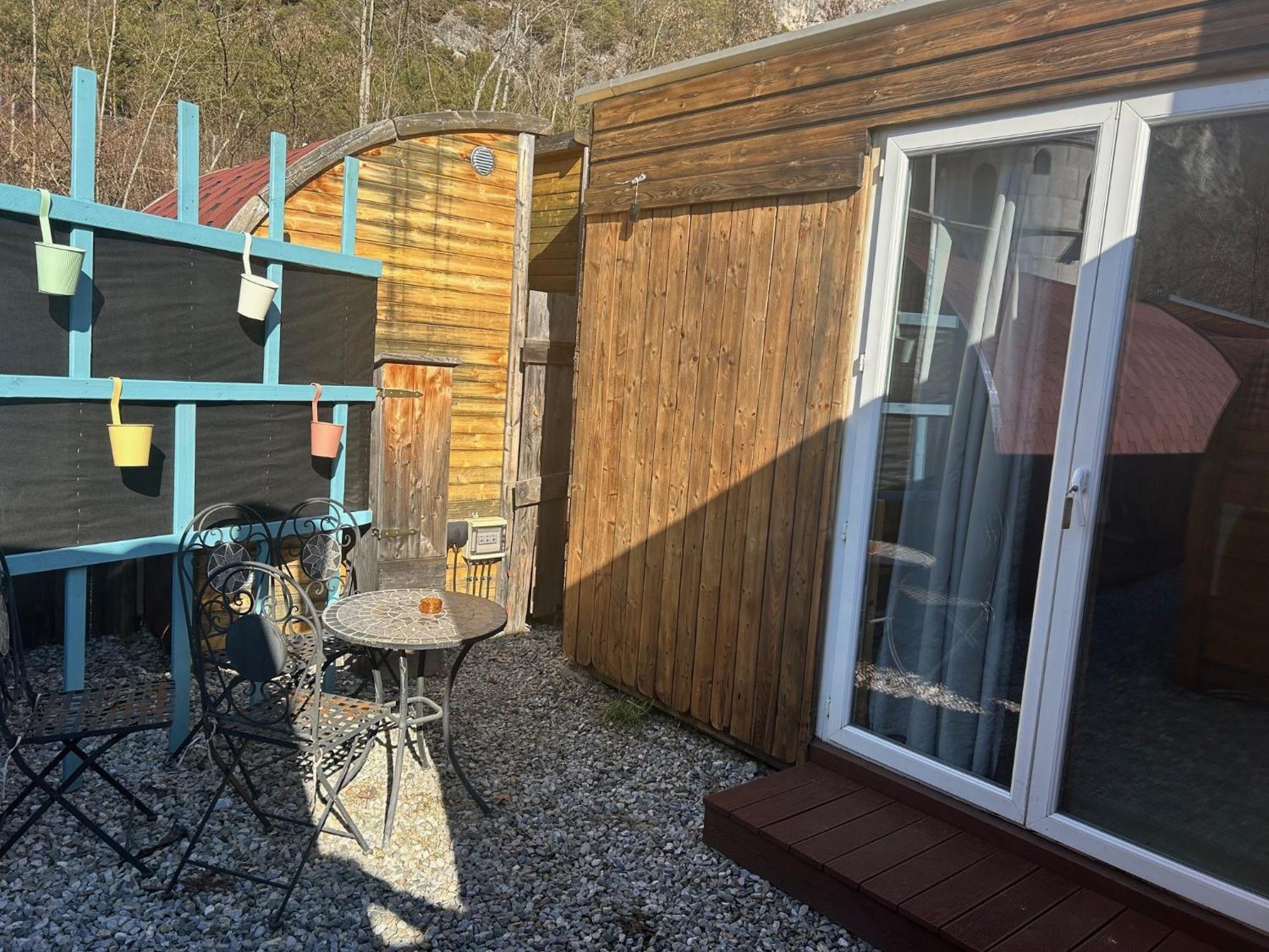 Inn-Side Adventure Cabins Haiming Exterior photo